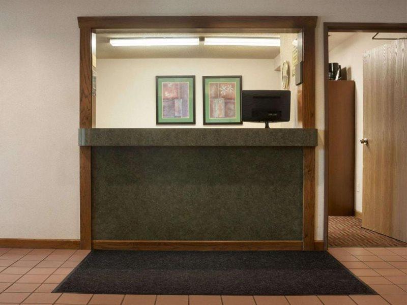 Super 8 By Wyndham Peoria Motel Luaran gambar