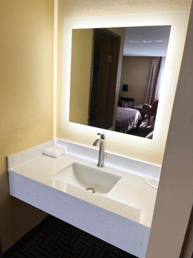 Super 8 By Wyndham Peoria Motel Luaran gambar