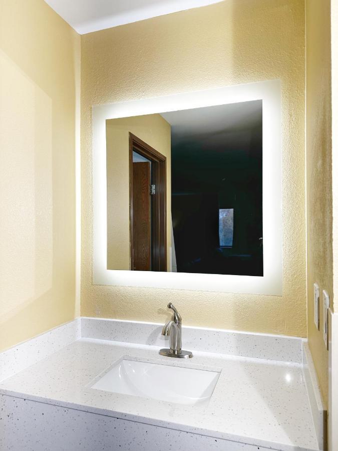 Super 8 By Wyndham Peoria Motel Luaran gambar