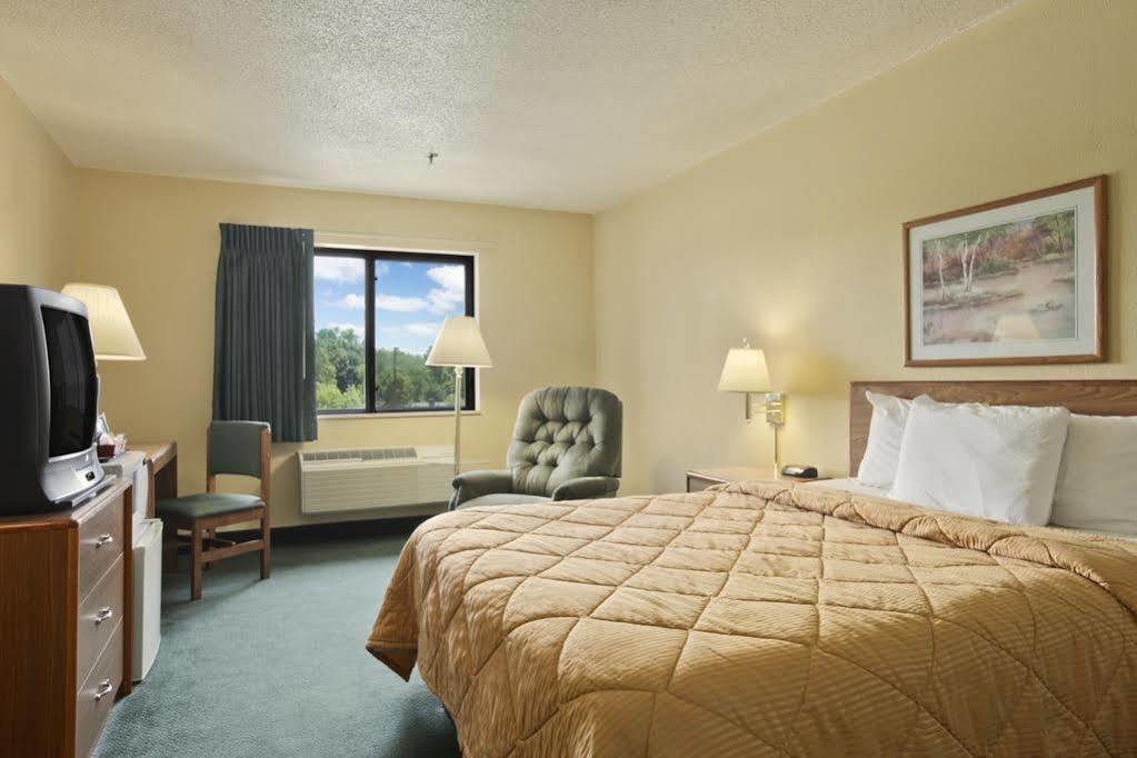 Super 8 By Wyndham Peoria Motel Luaran gambar