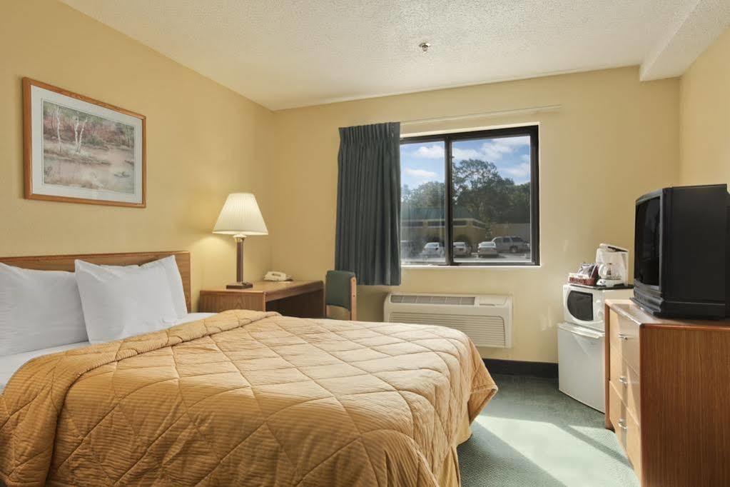 Super 8 By Wyndham Peoria Motel Luaran gambar