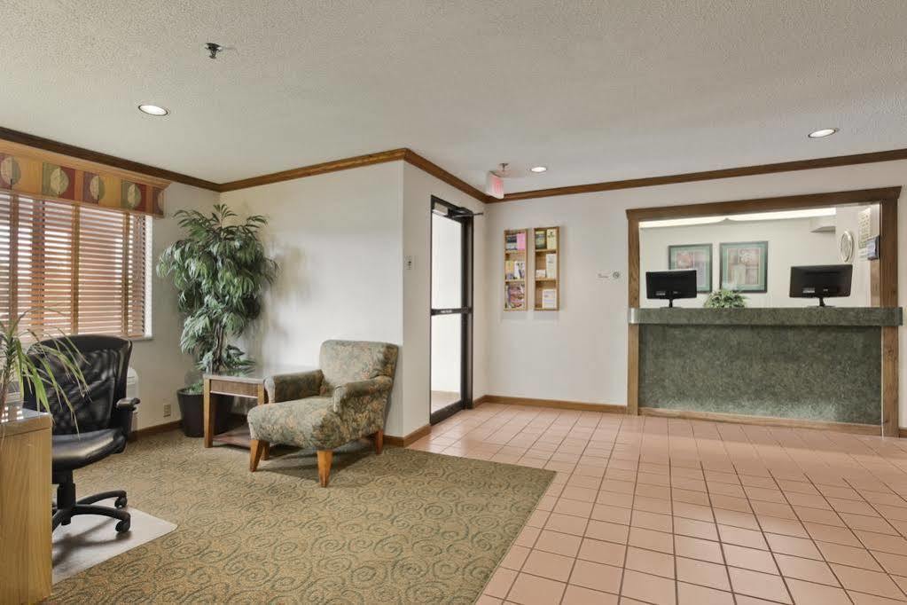 Super 8 By Wyndham Peoria Motel Luaran gambar