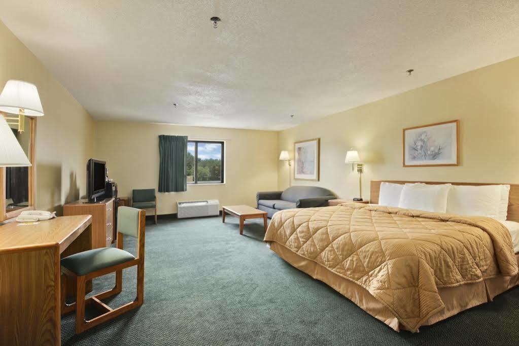 Super 8 By Wyndham Peoria Motel Luaran gambar